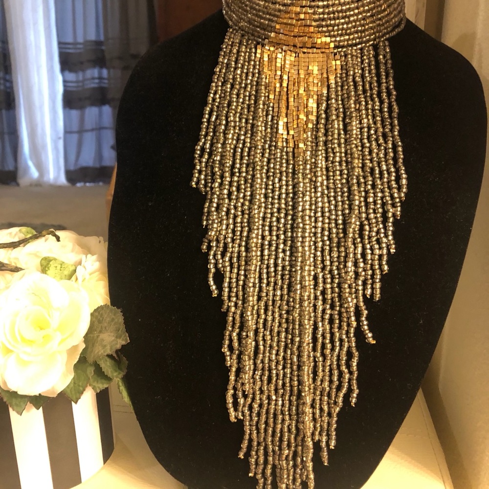 Velvet neck display